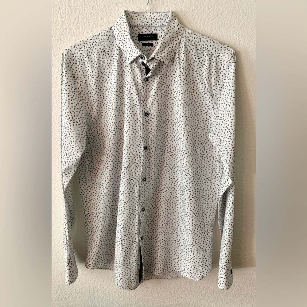 ZARA- Men’s casual long sleeved dress shirt (Large, Slim Fit).